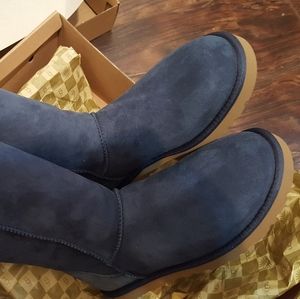 Classic Tall Navy Blue Uggs Size 7 Women's